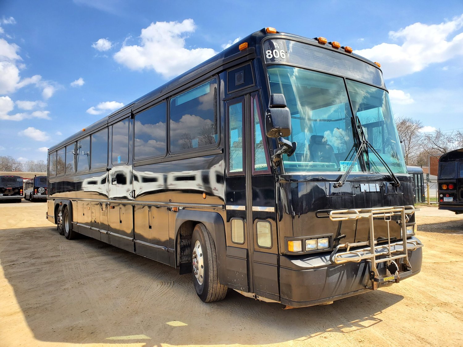 2000 MCI Coach Bus for sale - Quality Buses For Sale, St Paul MN