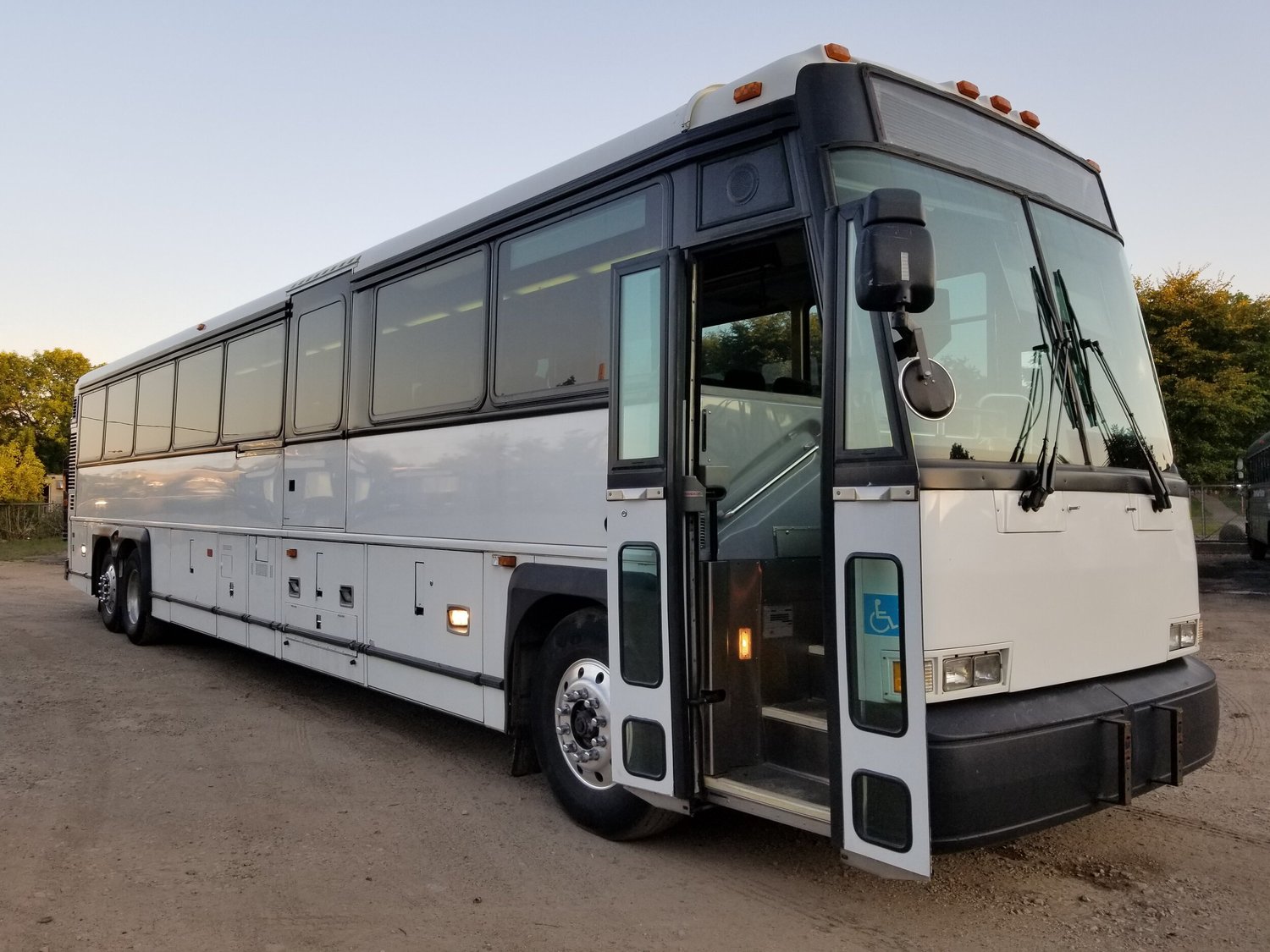 2004 MCI Coach Bus for sale - Quality Buses For Sale, St Paul MN
